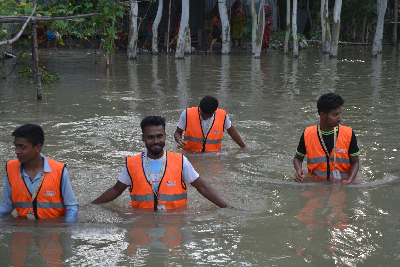 কোমরপানি ভেঙে এগিয়ে চলা কায়রা টিম — কায়রা ফাউন্ডেশন